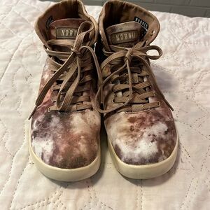 7.5 women’s NO BULLs.  Plenty of workouts left in them!